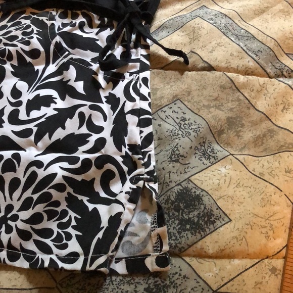 UA Scrubs size xs black and white scrub top - Picture 8 of 8